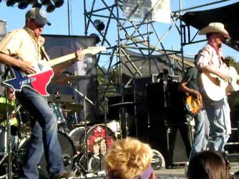 Cody Johnson & Jeff Smith play the Texas Guitar at FowlerFest.avi