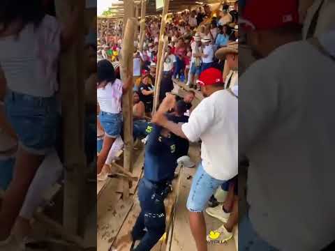 PELEA DURANTE EL CIERRE DE LA TEMPORADA TAURINA EN VILLANUEVA BOLÍVAR