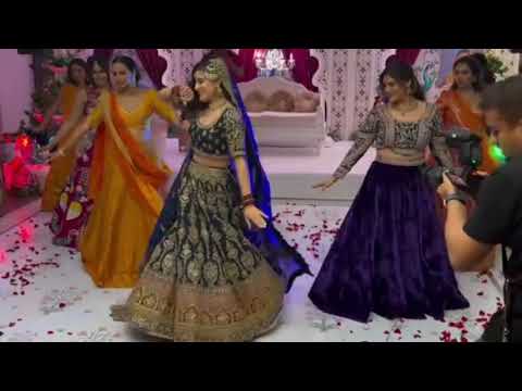 Bride Mehndi performance viral | Mere rashke qamar dance | Bride dance #dance