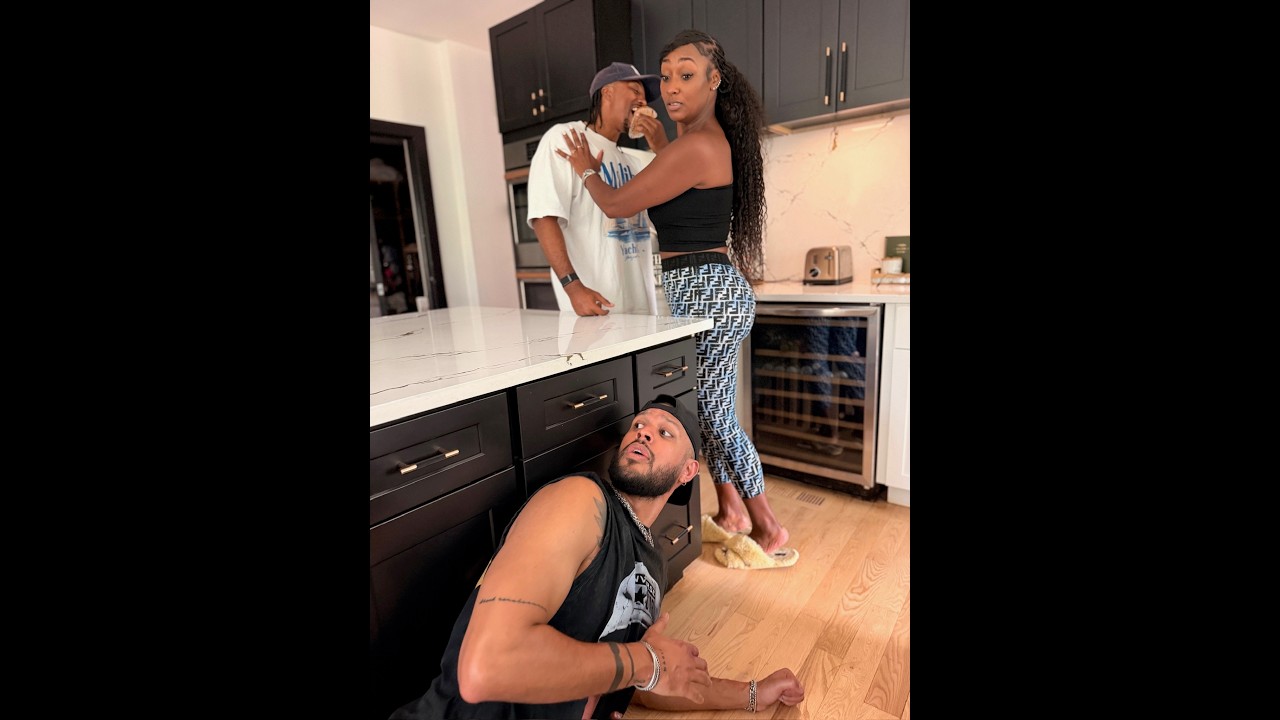 Rone and Shardae start to get intimate and suddenly… Rodney shows up!