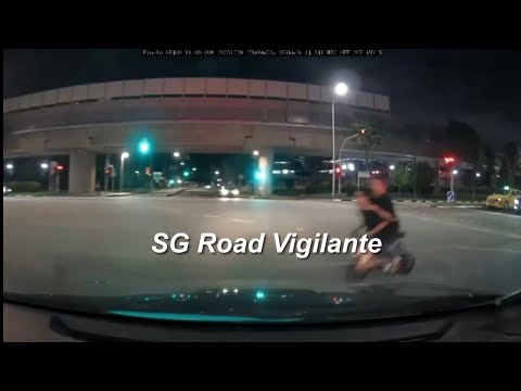 28dec2025  yishun ave 2 #pmd ignoring red light get hit by camcar at the cross junction