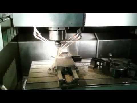 Вертикальный фрезерный трехосевой обрабатывающий центр с ЧПУ СтанкоГомель BYVER500 - Видео c Youtube №1