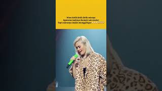 Download lagu Detik detik mic Agnes Monica jatuh hampir satu meter #trending #shorts #artis mp3