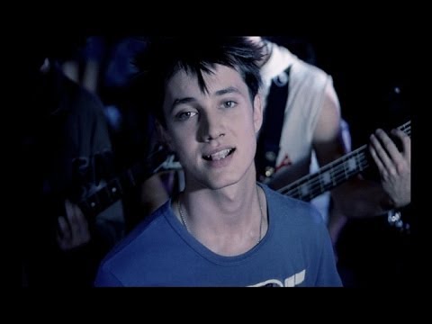 V_Label feat. Стас Шуринс - C'est La Bombe (official music video)