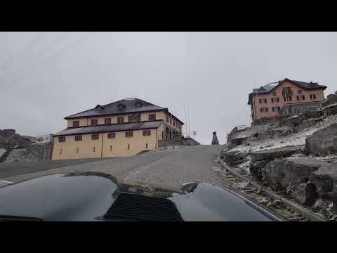 Via Tremola San Gottardo Passstraße mit dem Jaguar E Type