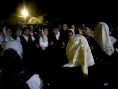 benetutti  comares e cambales ballo in piazza....