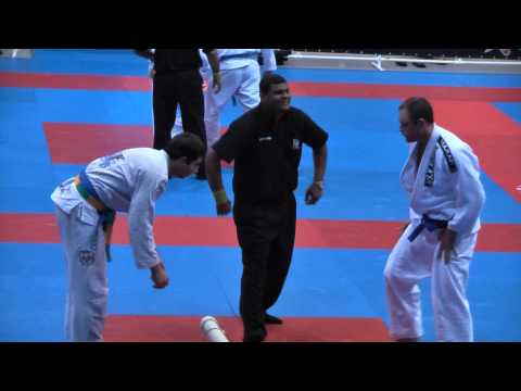 2nd Match John Ramseier 2010 Pan Ams Jiu Jitsu Blue Belt Master Super Heavy - John's Gym Austin, Tx