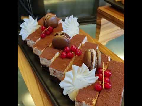 Cakes & Fruit Crumble Tart: Grand Copthorne Waterfront Hotel Singapore 🇸🇬 Food Capital Buffet