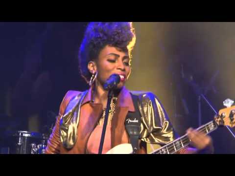 Nik West mit Funk-Feuerwerk bei den 24. Rother Bluestagen