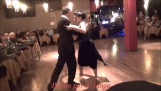Video thumbnail for SAMANTHA DISPARI y SANTIAGO FINA bailando SI NOS QUEREMOS TADAVIA en la MILONGA NOCHE DE LUNA