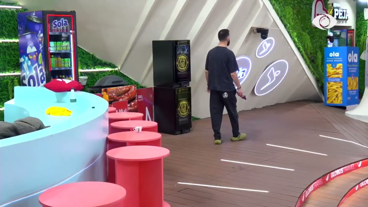 Vijon atmosfera në shtëpi, Miri kërcen nën ritmet e muzikës