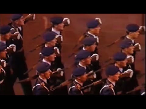 Das Wachbataillon singt: Flieger, grüß mir die Sonne - Stabsmusikkorps der Bundeswehr Marschmusik
