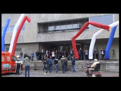 Serious Request 2010 op Markt Eindhoven glazen huis airtubes rood wit blauw eindhoven .wmv