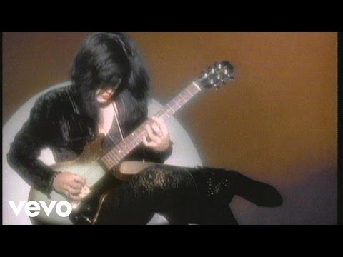 Joan Jett - Love Hurts online metal music video by JOAN JETT