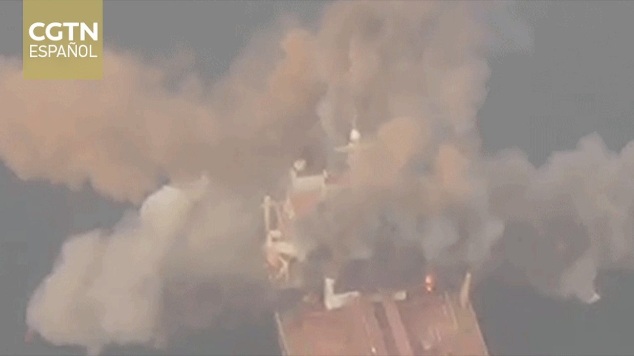 Superpetrolero se incendia tras chocar con mina en Ormuz