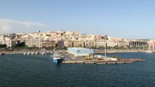 preview picture of video 'Porto di Cagliari e vista della città dalla nave, video HD'
