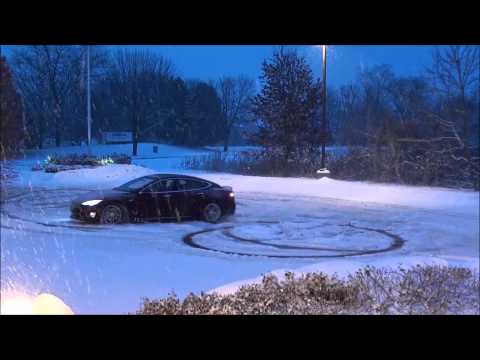 Tesla Model S Signature Performance dancing in the snow