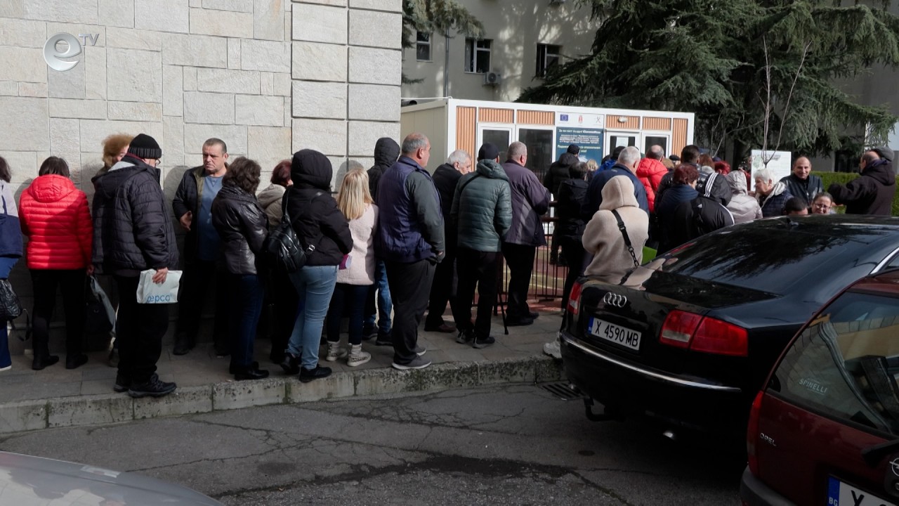 В Хасково се извиха опашки за безплатни климатици