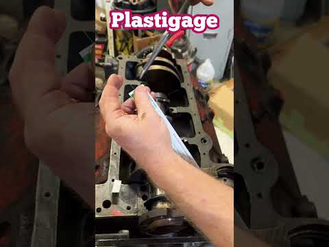 Using Plastigage to check bearing clearances on your engine #diy #howto #engine #shorts #learning