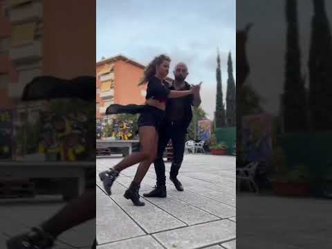 🧡 Follow ➡️ @tangoexpo Performers: @leodicocco y @agotarchini #tango #tangoargentino #танго #dance