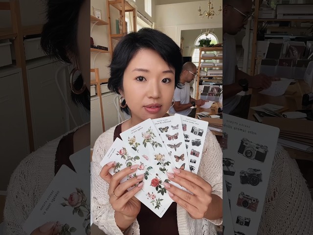 Vídeo relacionado con 60pcs Pegatinas Aesthetic Vintage Stickers para Scrapbooking Bullet Journal Diario ÁLbum de Fotos Bcicleta (A)