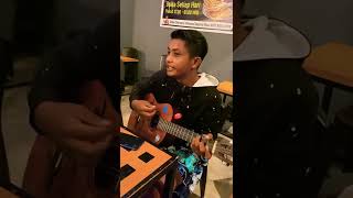 Download lagu Pengamen batam bawa lagu malaysia. Sngat syahdu suara nyaa mp3