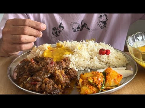 Arroz Buff Curry | Akabare (Dalle) | Piro Aalu Sadheko | Comida estilo vila nepalesa | Lentilhas amarelas