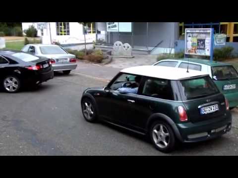 Frau am Steuer das wird teuer