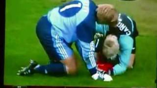 Kahn tröstet Canizares nach Elfmeterschießen (CL-Finale 2001)