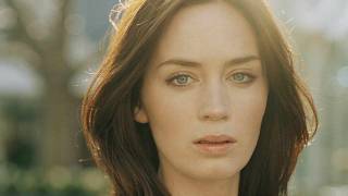 SEXY PHOTOS OF EMILY BLUNT