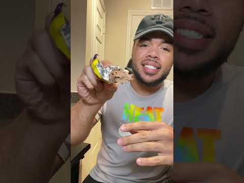 American tries Cadbury Flake candy bar