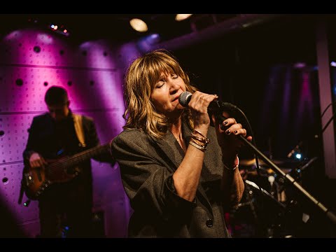 Bára Basiková – Mít rád bližního svého live (Jazz Dock)