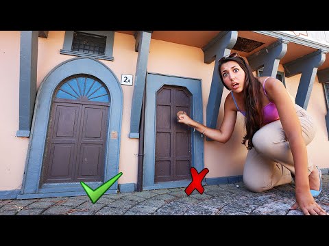 NON SCEGLIERE LA MINI PORTA SBAGLIATA DEL VICINO CATTIVO NELLA CITTÀ GIGANTE DEL PARCO DIVERTIMENTI!