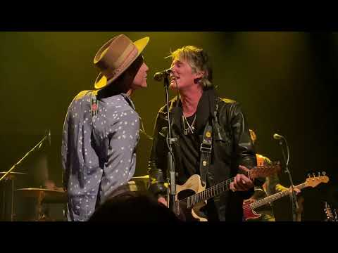 (What’s So Funny ‘Bout) Peace, Love and Understanding, featuring Charlie Sexton