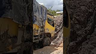Download lagu Drum Truck Lintas Jalan Berlumpur mp3