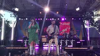 The Chainsmokers ft Emily Warren Live - Side Effects (GMA rehearsal)
