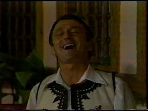 Albert Tafani - Një ditë diele, ditë zamani.wmv