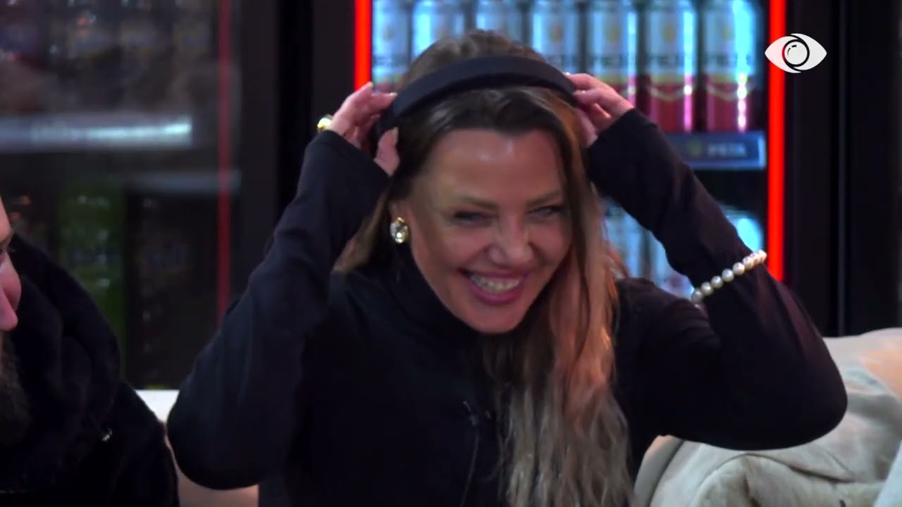 “Bela…”/ Rozana i këndon Gertës për Shën Valentin, të qeshura në shtëpi