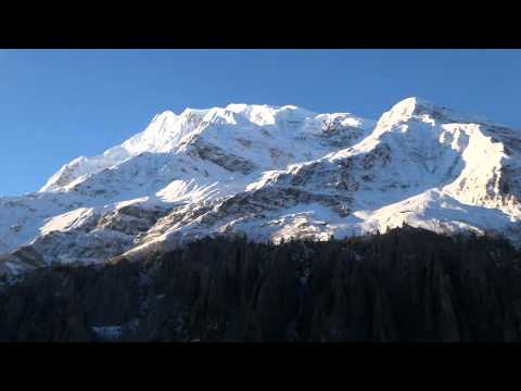 Annapurna Circuit-Dawn, day 8 Manang.m2ts