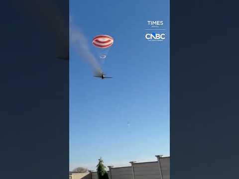 Piloto aciona paraquedas e sobrevive à queda de avião em Minas Gerais