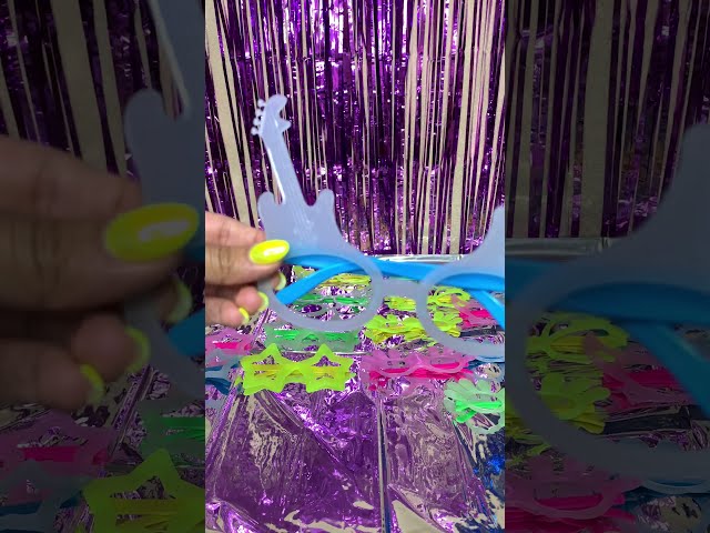 Vídeo relacionado con I LOVE FANCY DRESS Gafas DE Friki Negras DE PLASTICO con Lentes Transparentes Accesorio Fiestas TEMATICAS O Festivales (1 Unidad)