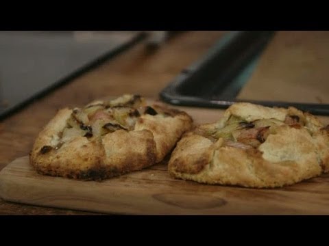 Mitt kök: Christina Gyllner bakar rabarbergalette - TV4