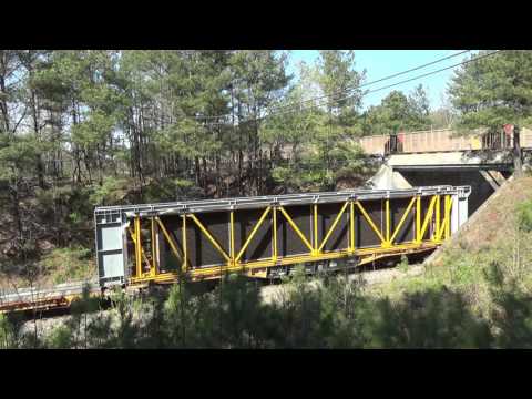 NS 8418 (GEC40 8W) leads NS 981