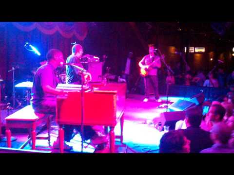 "Aint no sunshine" George Porter, Eric Krasno, Neal Evans, Adam Deitch @ Brooklyn Bowl 9.16.11 2