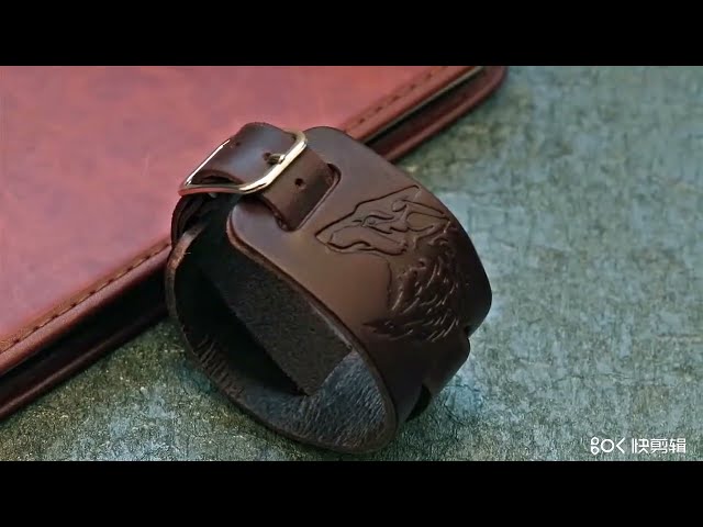 Vídeo relacionado con Thajaling Cinturón medieval de piel sintética, cinturón de caballero renacentista, cinturones en relieve con patrón de dragón vikingo, Accesorios de disfraces de cosplay vintage para hombres (marrón)
