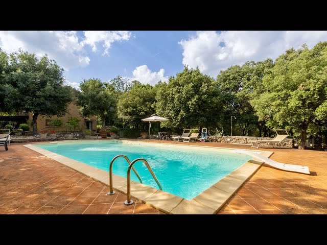 R174 - APPARTAMENTO CON PISCINA IN BIFAMILIARE