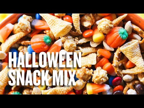 👻 5-Minute Halloween Snack Mix (Sweet + Salty + So Delicious!)