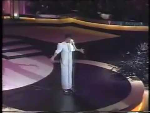 There's No Place Like London - Shirley Bassey (live on Des O'Connor) (Lynsey de Paul song)