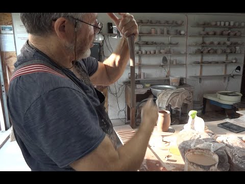 How to pull and apply handles to mugs with Simon Leach