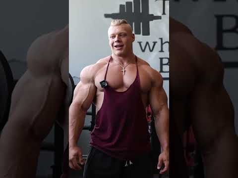 Ile kalorii spożywa w ciągu dnia? 23 lata i TAKA sylwetka!  Maciej Nabagło x Fryta #shorts